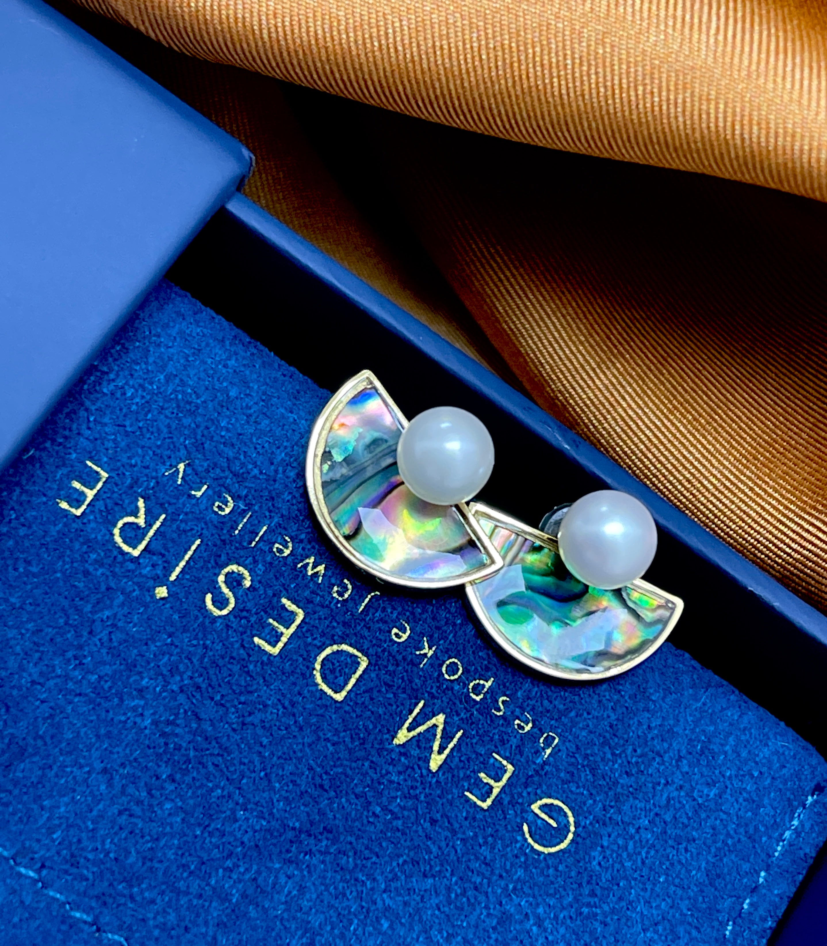 Round Freshwater Pearl set on semi-lunar Abalone Shell