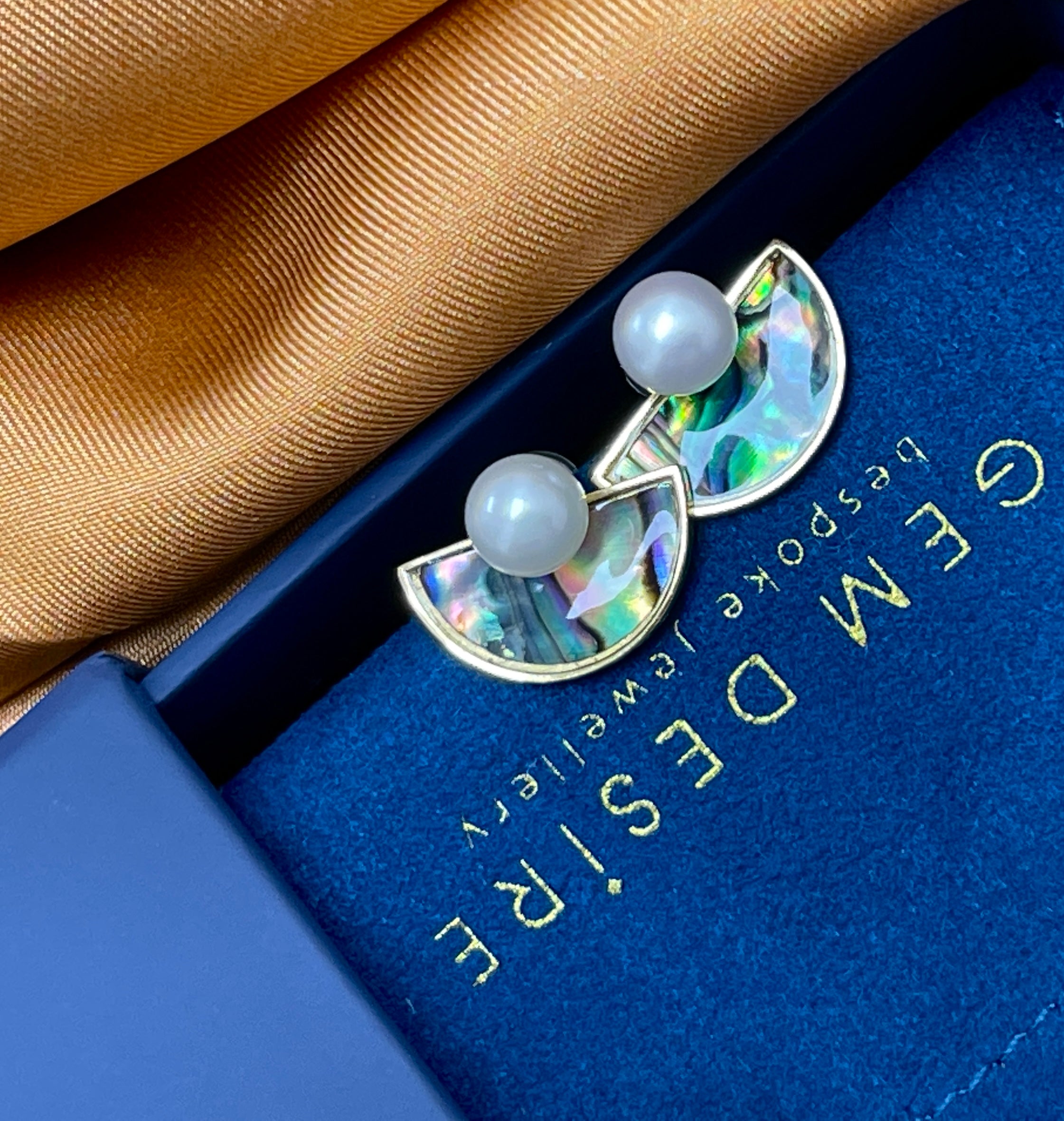 Round Freshwater Pearl set on semi-lunar Abalone Shell