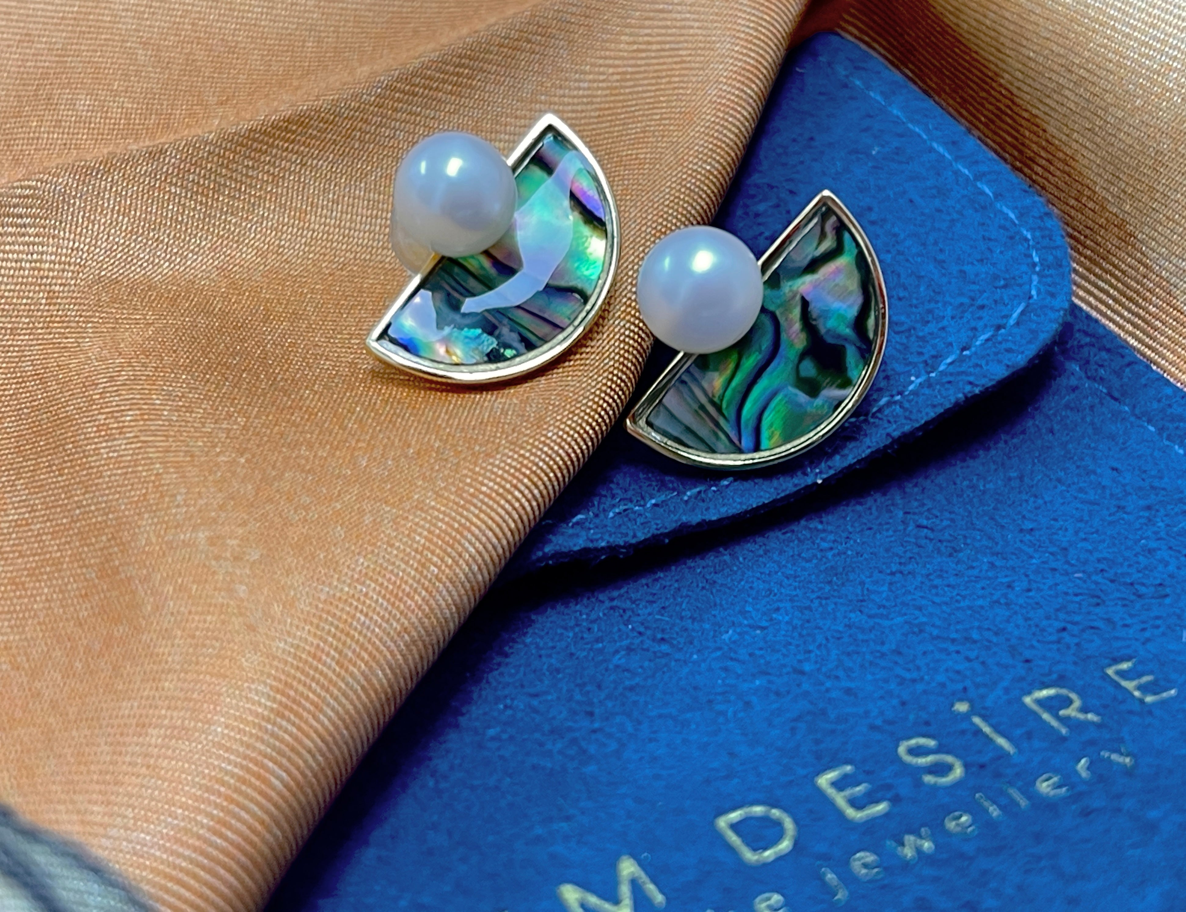 Round Freshwater Pearl set on semi-lunar Abalone Shell