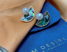 Round Freshwater Pearl set on semi-lunar Abalone Shell
