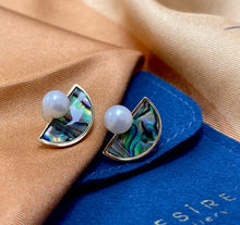Round Freshwater Pearl set on semi-lunar Abalone Shell